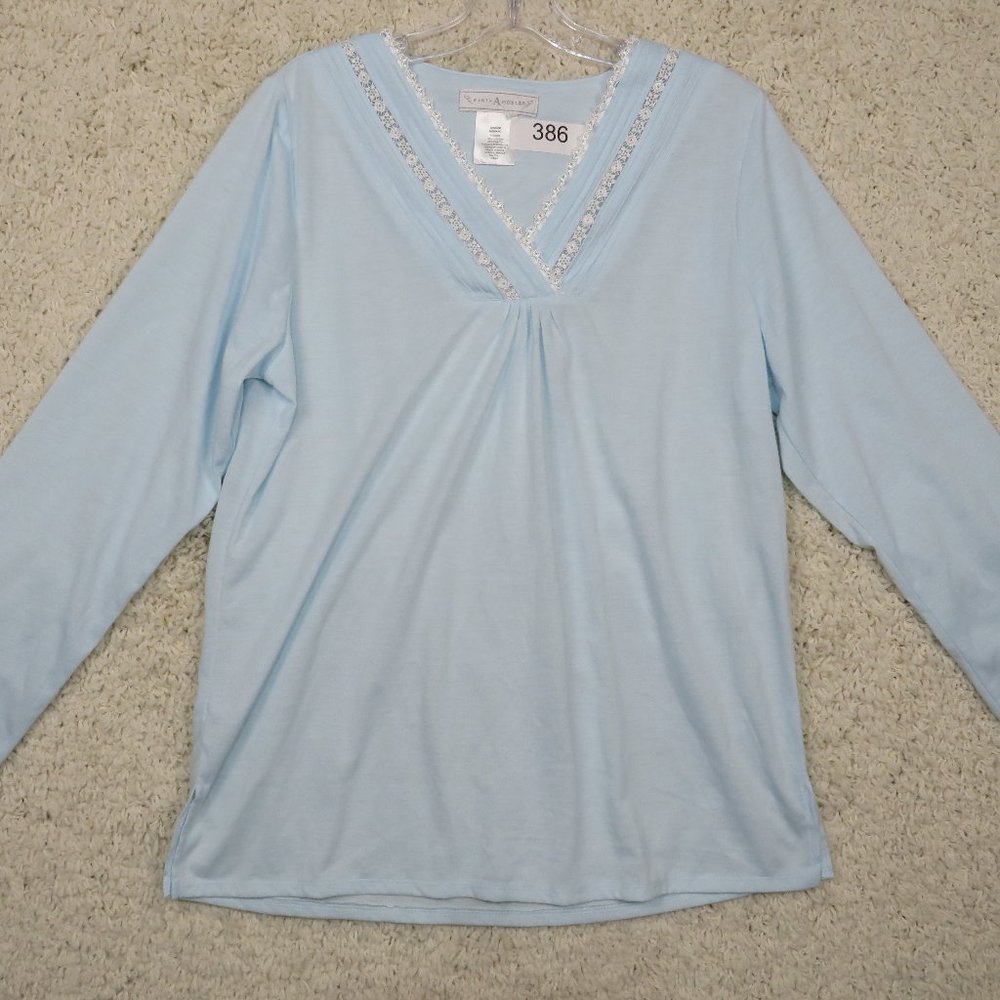 Earth‎ Angels* Women's Long Sleeve V-Neck Pullover Blouse Size Medium~ Baby Blue